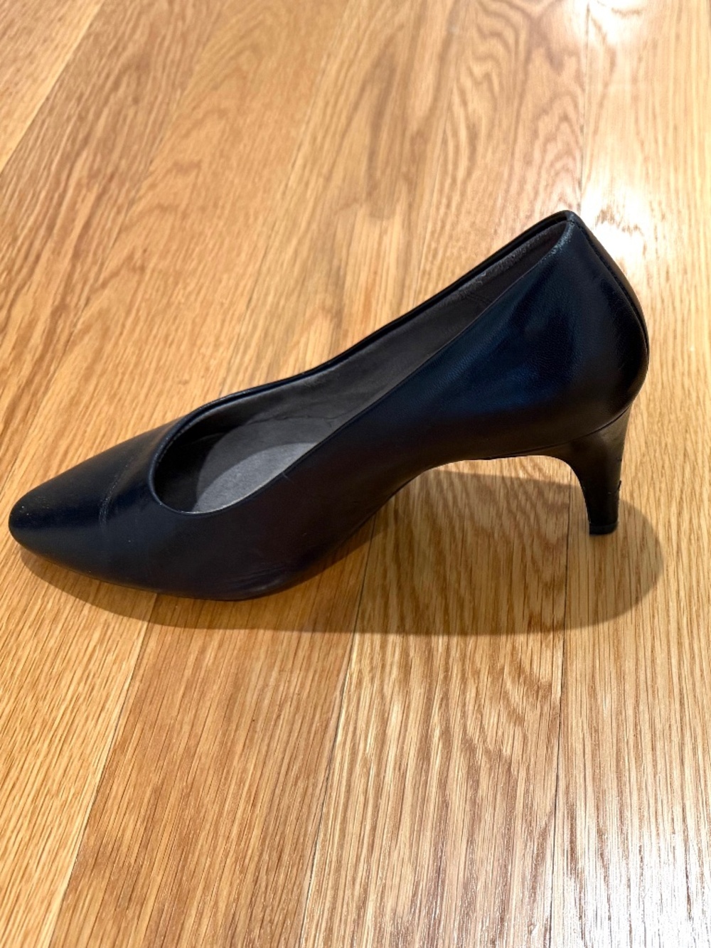 Aerosoles Black Pointed Toe Heels Size 8